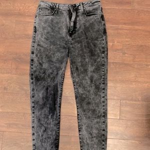 grey wash skinny jeans :)